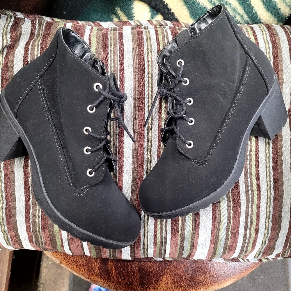 Girls size 2 Soda booties